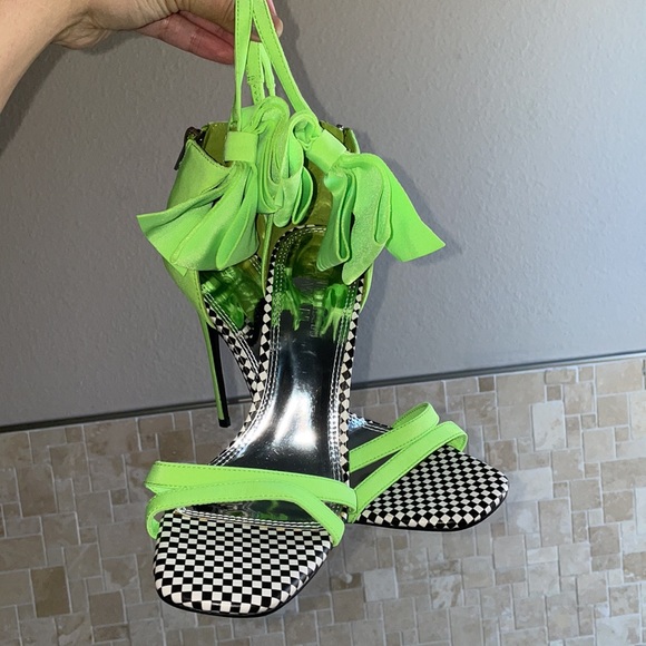 ASOS DESIGN x Christian Cowan bow high heels - Picture 6 of 10